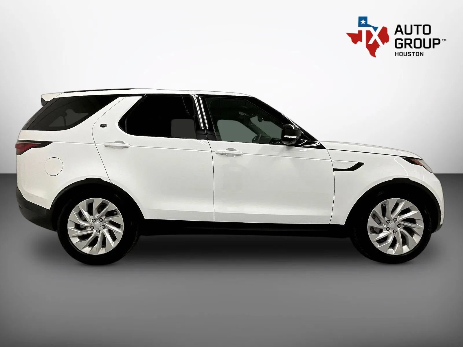 Used 2025 Land Rover Discovery S AWD/4WD image 9