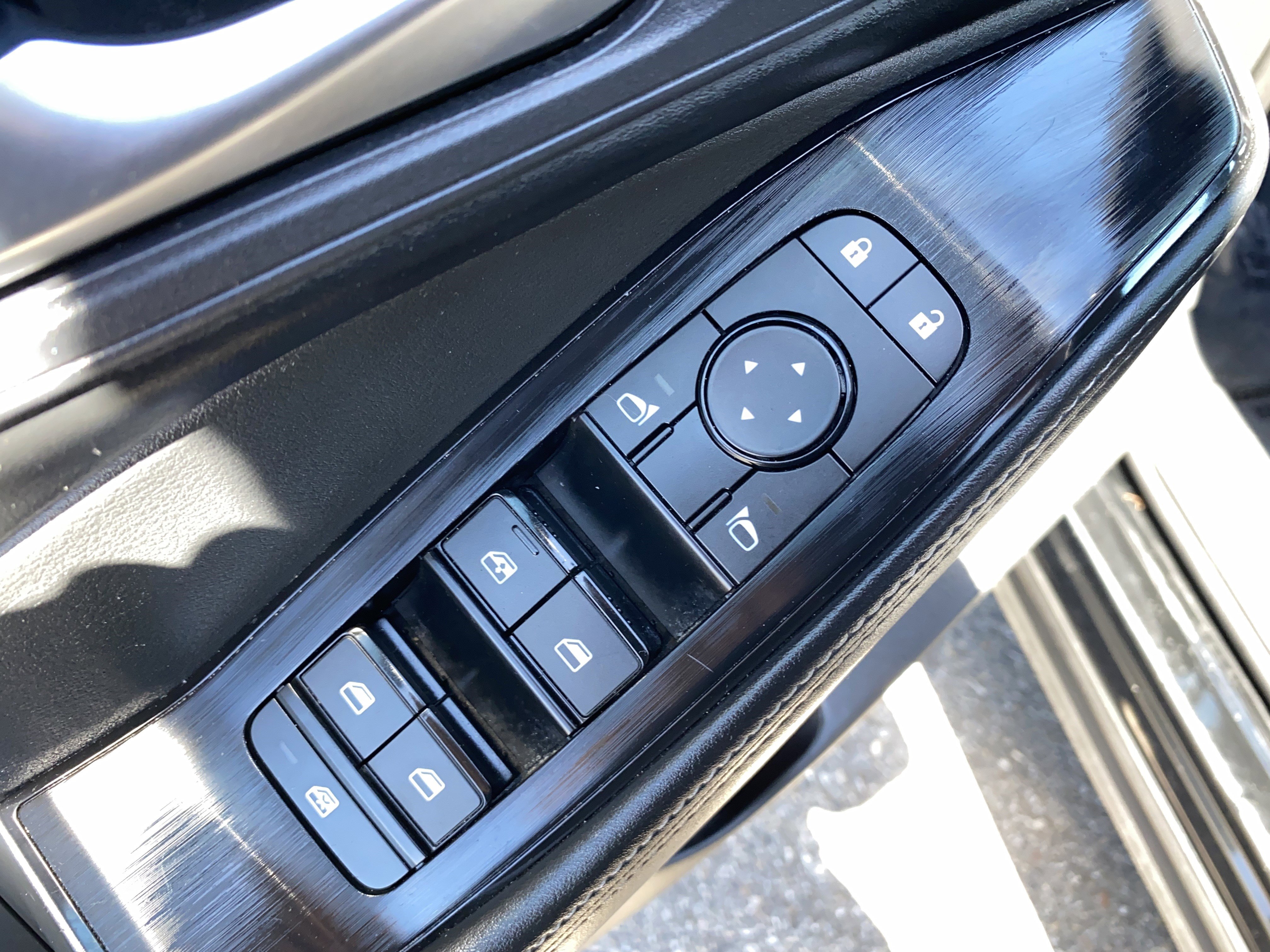 Used 2024 Nissan Rogue SV AWD/4WD image 18