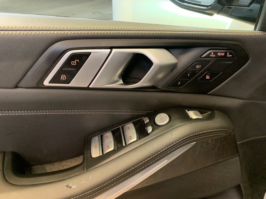 Used 2025 BMW X7 xDrive40i w/ M Sport Package AWD/4WD image 14