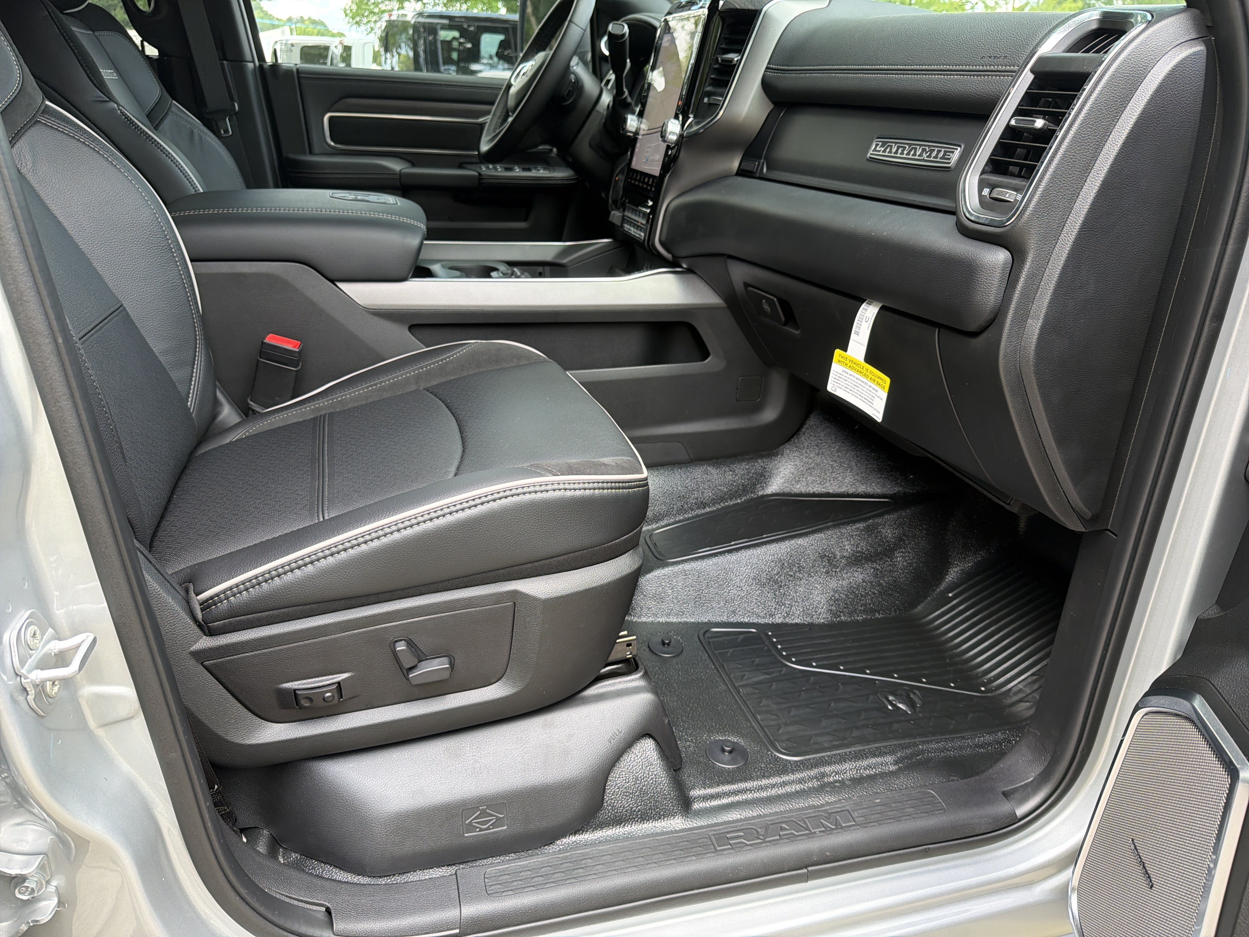 New 2026 RAM 5500 4x4 Crew Cab w/ Laramie Trim Package image 17