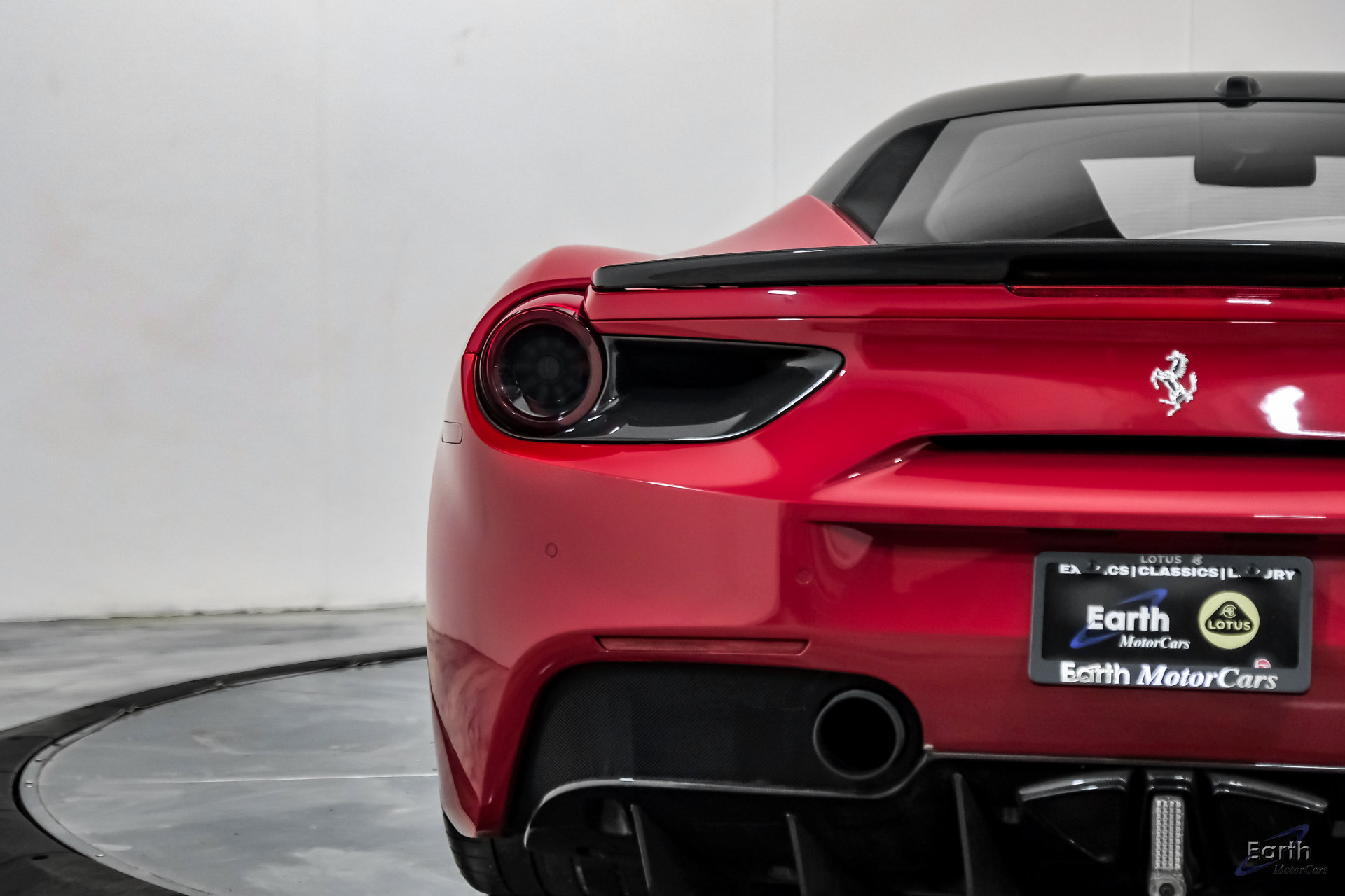 Used 2017 Ferrari 488 GTB RWD image 16