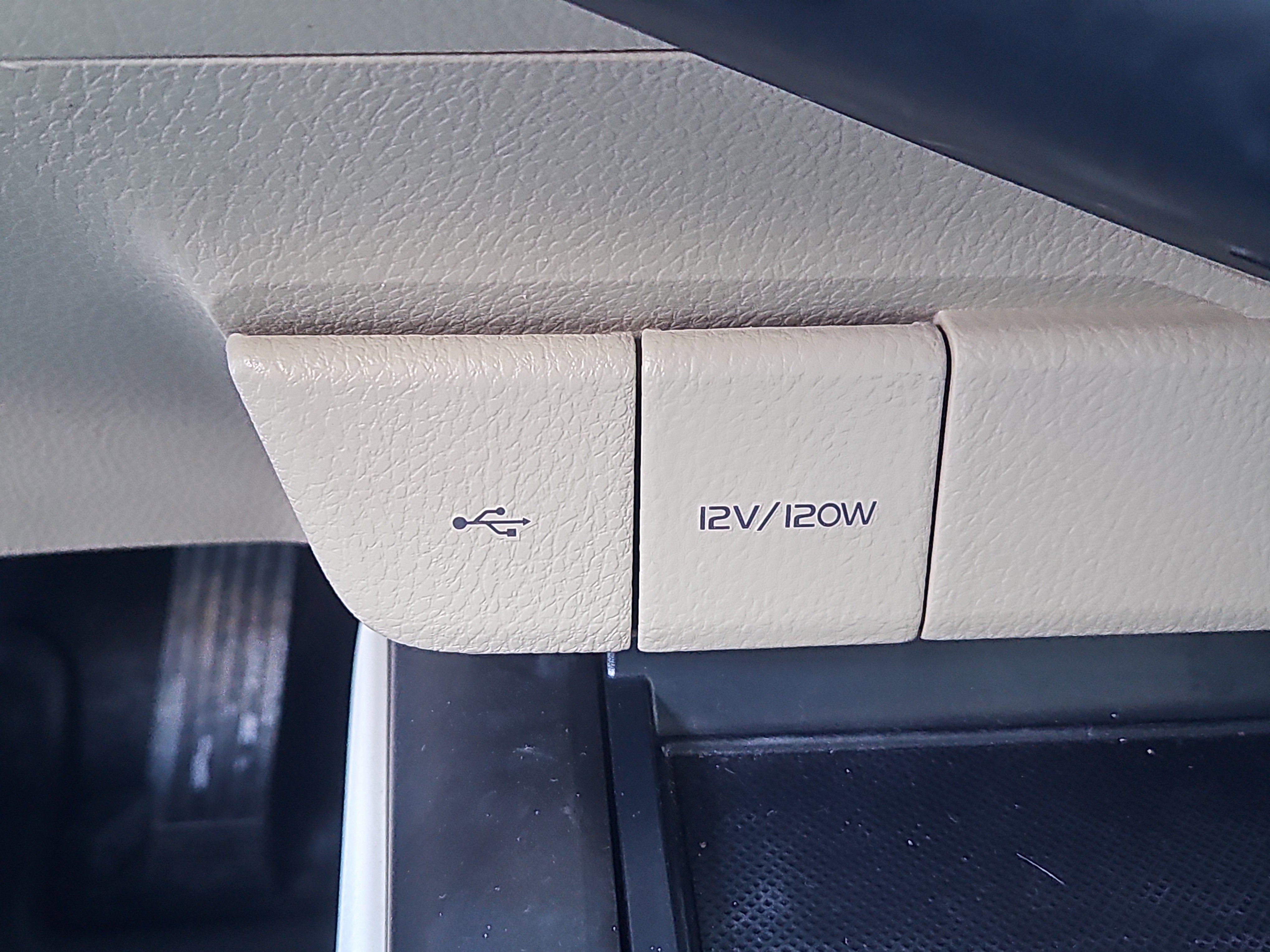 Used 2022 Toyota Camry LE image 9