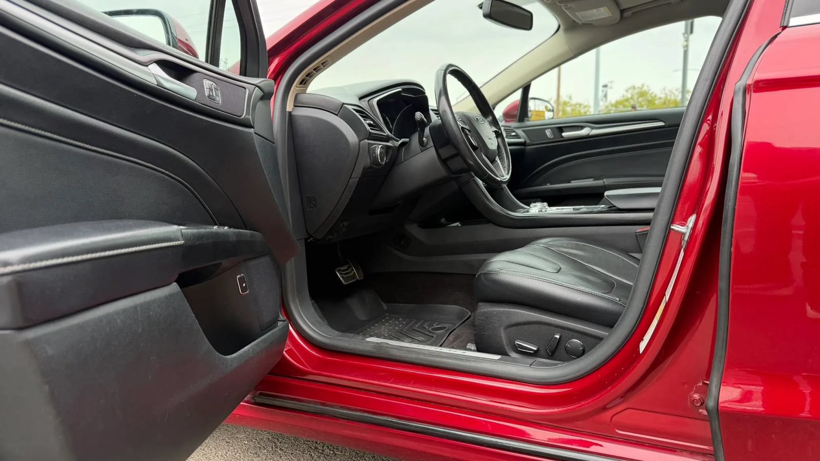 Used 2017 Ford Fusion Energi Titanium FWD image 9