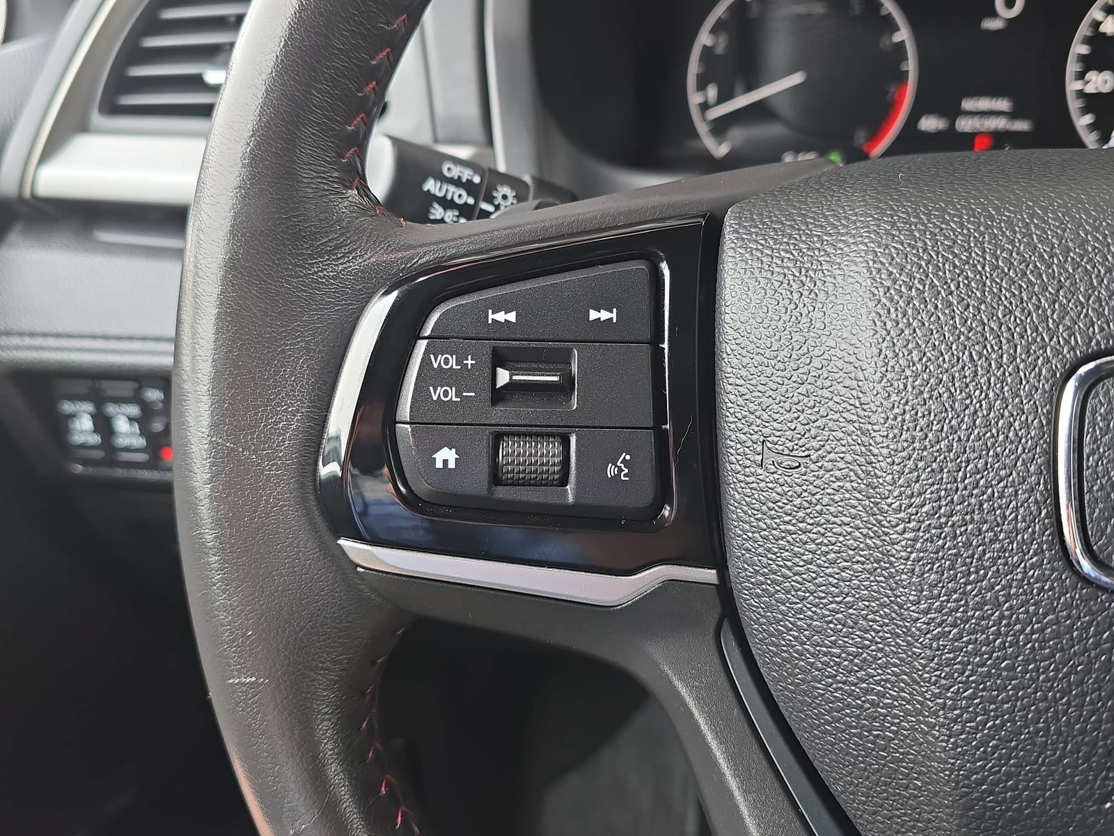 Certified 2025 Honda Odyssey Sport-L image 17