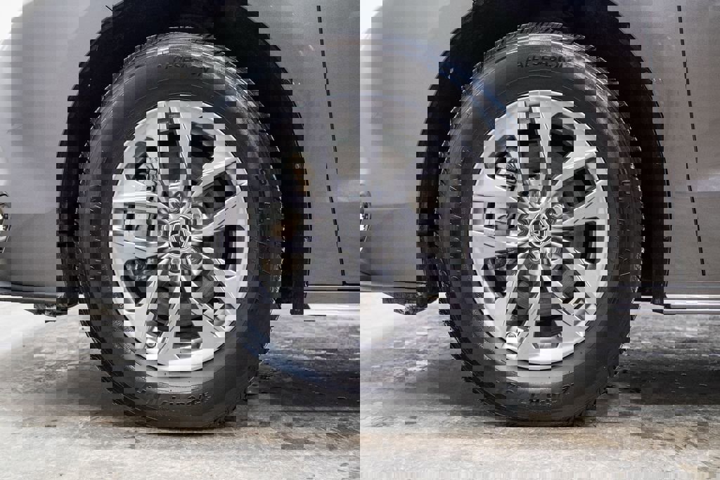 Used 2024 Toyota Sienna LE image 8