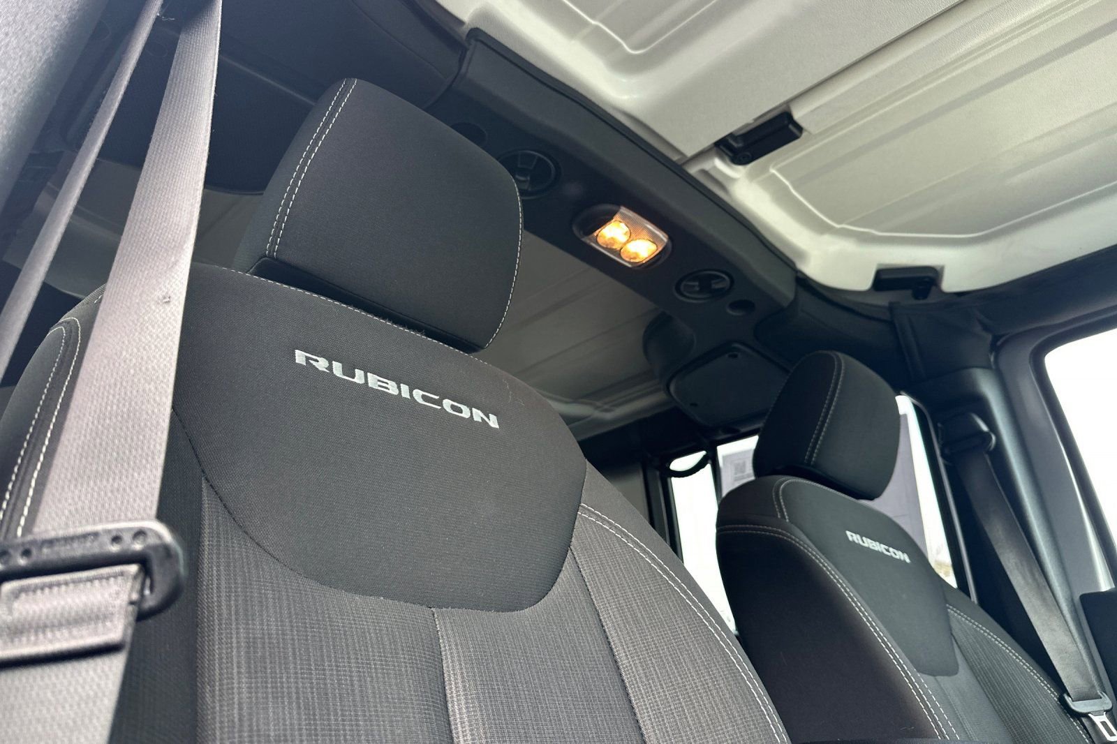Used 2018 Jeep Wrangler Unlimited Rubicon w/ Connectivity Group AWD/4WD image 18