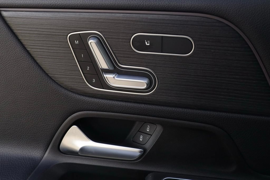 Certified 2023 Mercedes-Benz GLB 35 AMG 4MATIC image 31