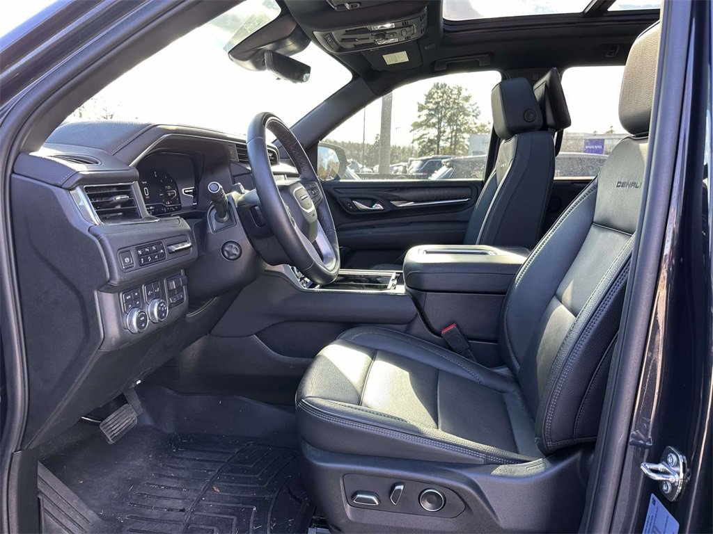 Used 2024 GMC Yukon Denali w/ Denali Reserve Package image 16