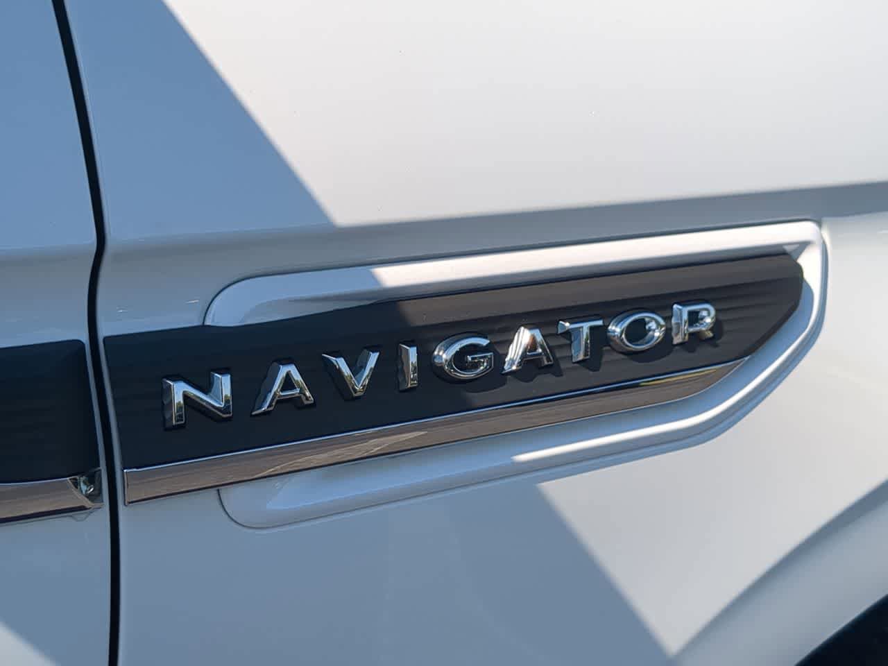 Used 2024 Lincoln Navigator Reserve image 12