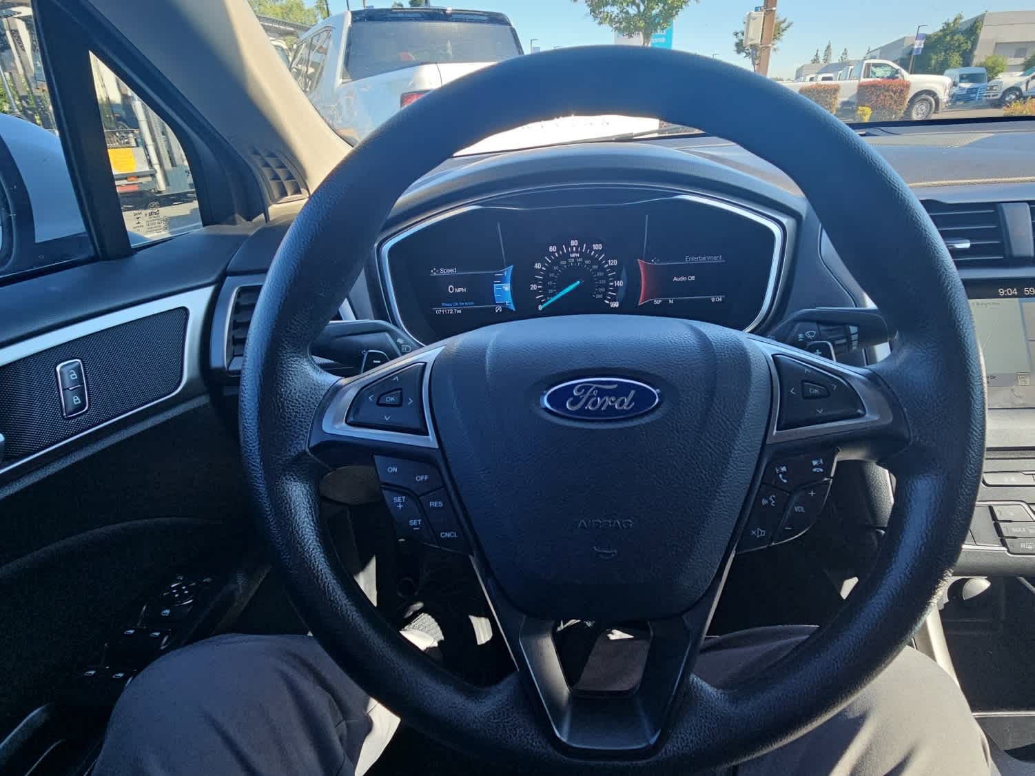 Used 2017 Ford Fusion SE w/ Fusion SE Technology Package image 15