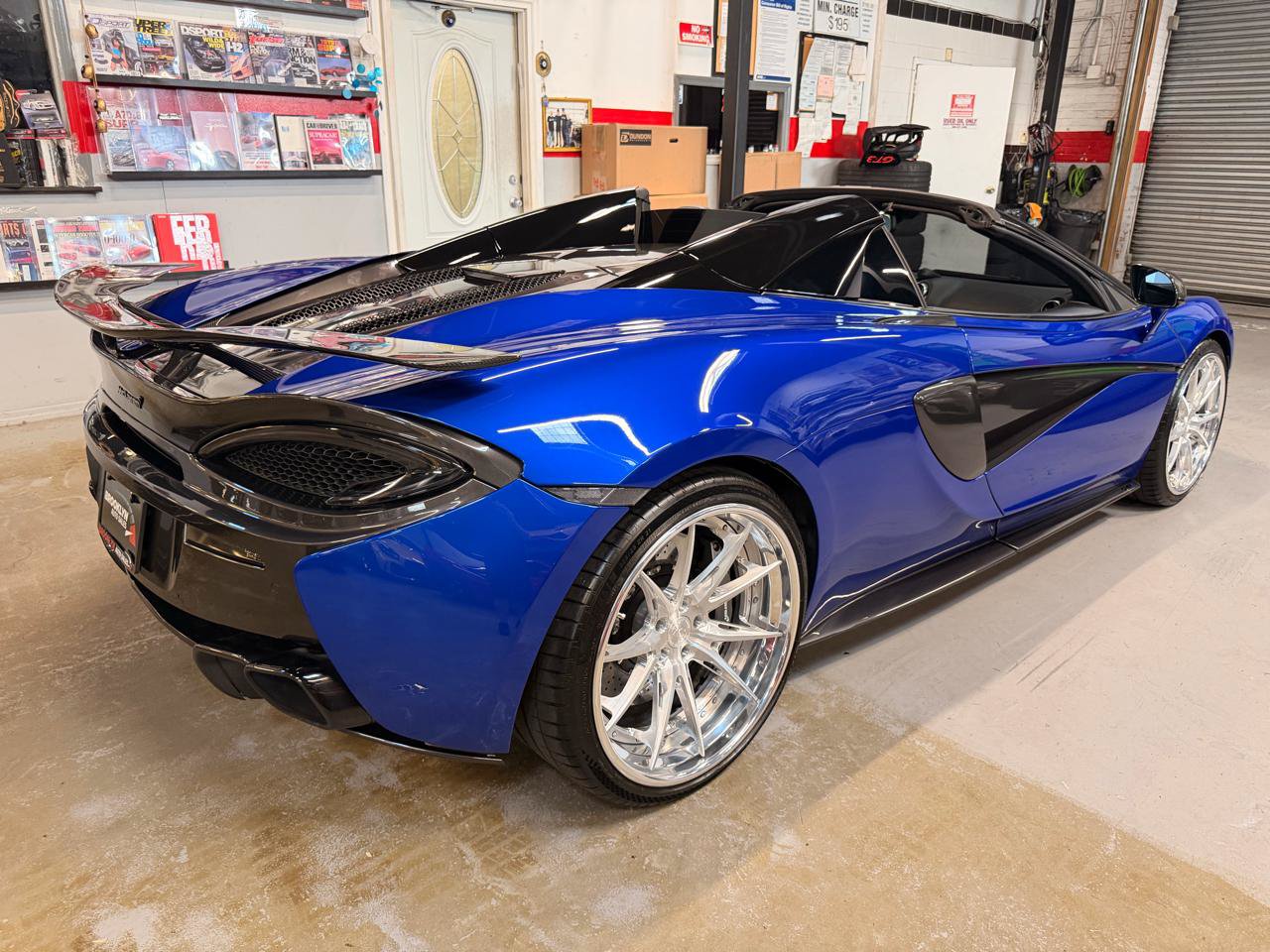 Used 2018 McLaren 570S Spider RWD image 5