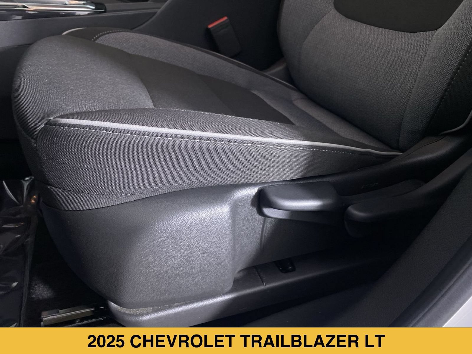 Certified 2025 Chevrolet TrailBlazer LT w/ LT Cold Weather Package FWD image 9
