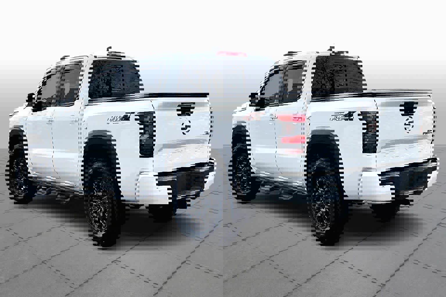 Used 2023 Nissan Frontier PRO-4X w/ Pro-4X Premium Package image 12