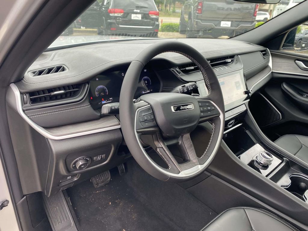 New 2026 Jeep Grand Cherokee Limited w/ Limited Altitude Package RWD image 18