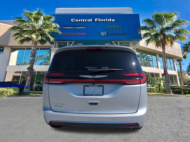 New 2026 Chrysler Pacifica Select FWD image 6
