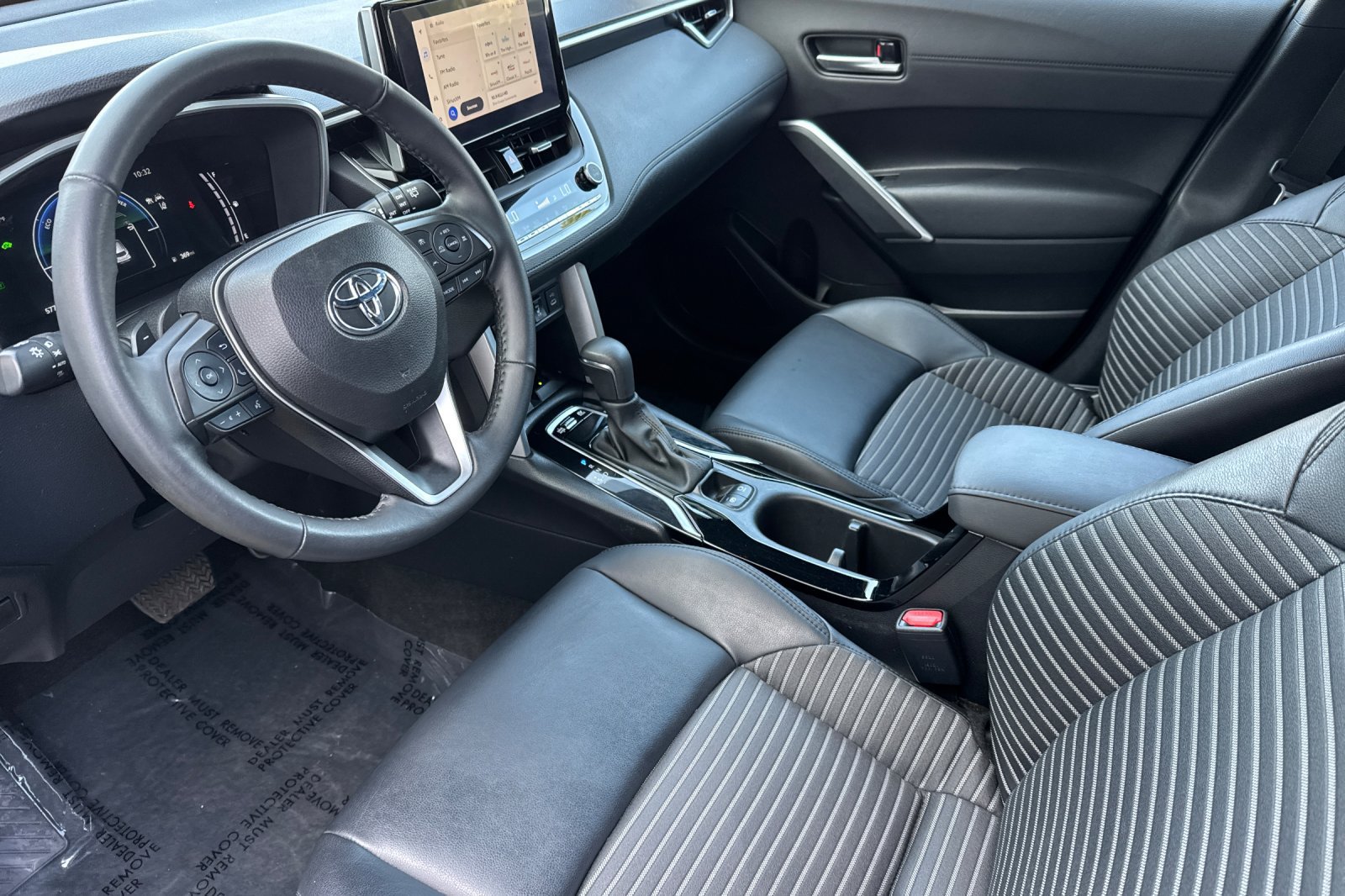 Used 2024 Toyota Corolla Cross AWD Hybrid w/ Convenience Package image 12