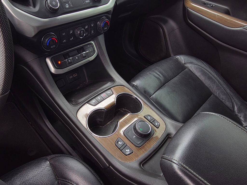 Used 2021 GMC Acadia SLE w/ Driver Convenience Package image 19