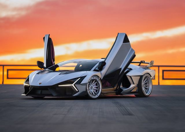 Used 2025 Lamborghini Revuelto AWD/4WD image 2