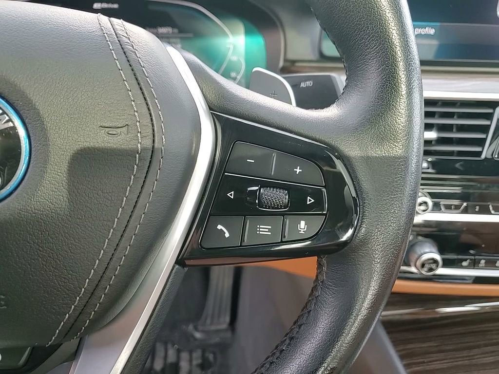 Used 2023 BMW 530e xDrive w/ Convenience Package image 29