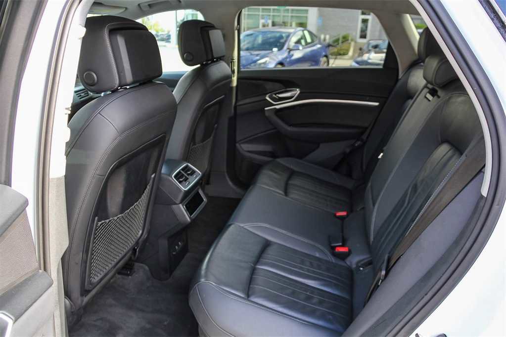 Used 2022 Audi e-tron Premium w/ Convenience Plus Package image 17