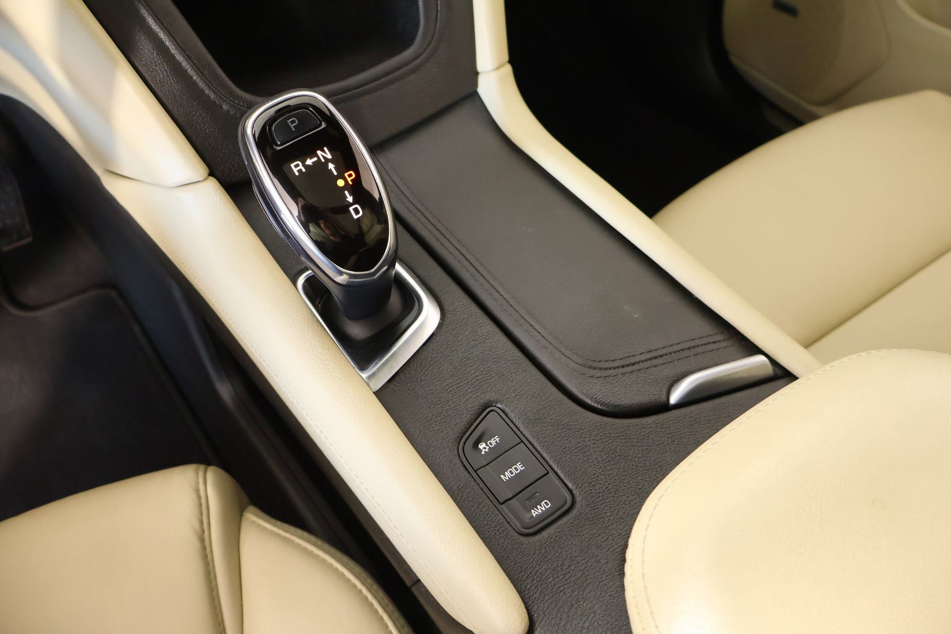 Used 2018 Cadillac XT5 Luxury w/ Driver Awareness Package image 9