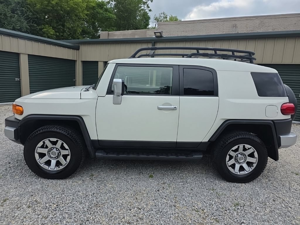 Used 2014 Toyota FJ Cruiser 4WD w/ Upgrade Package image 3