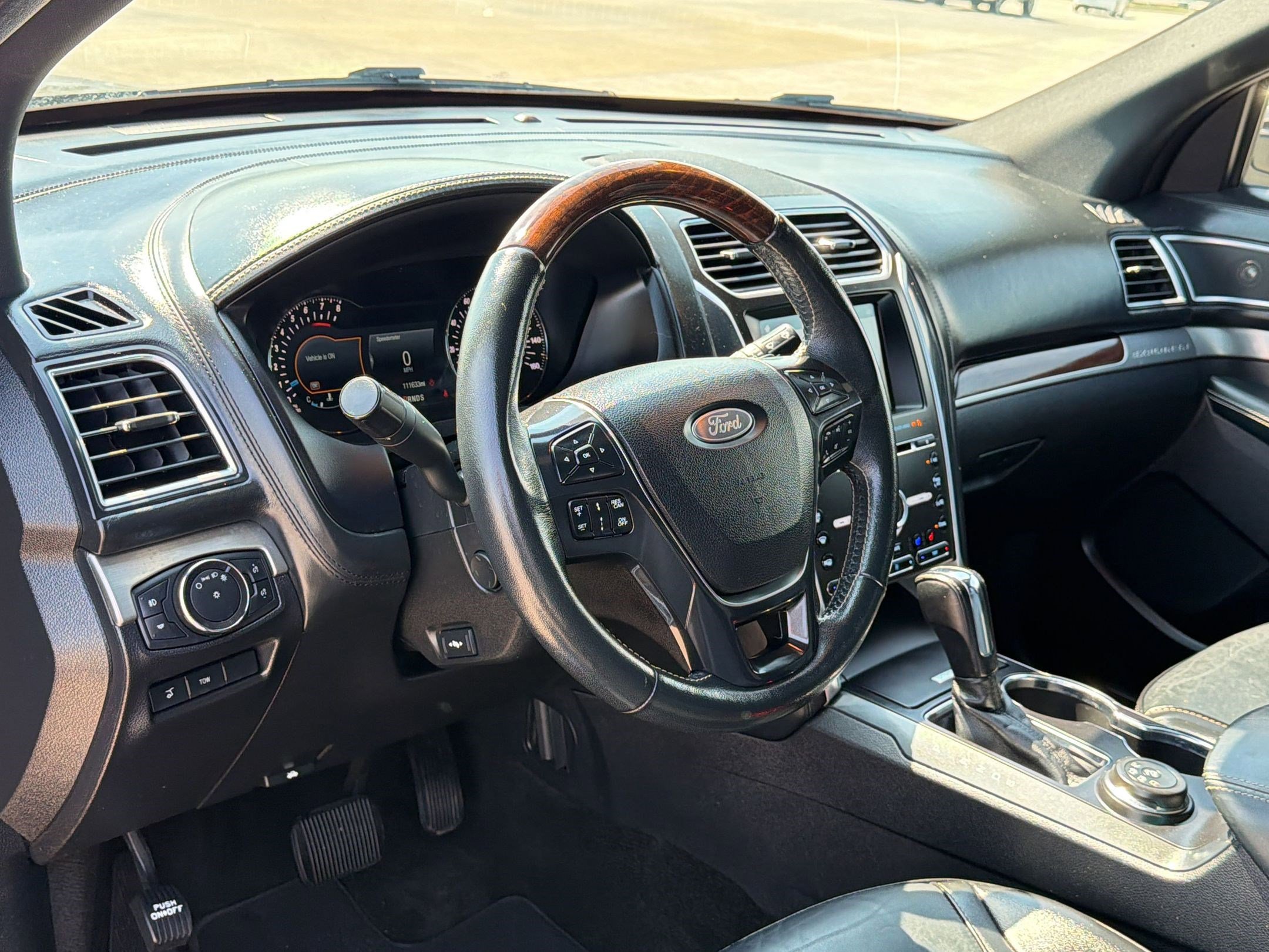 Used 2017 Ford Explorer Platinum AWD/4WD image 4