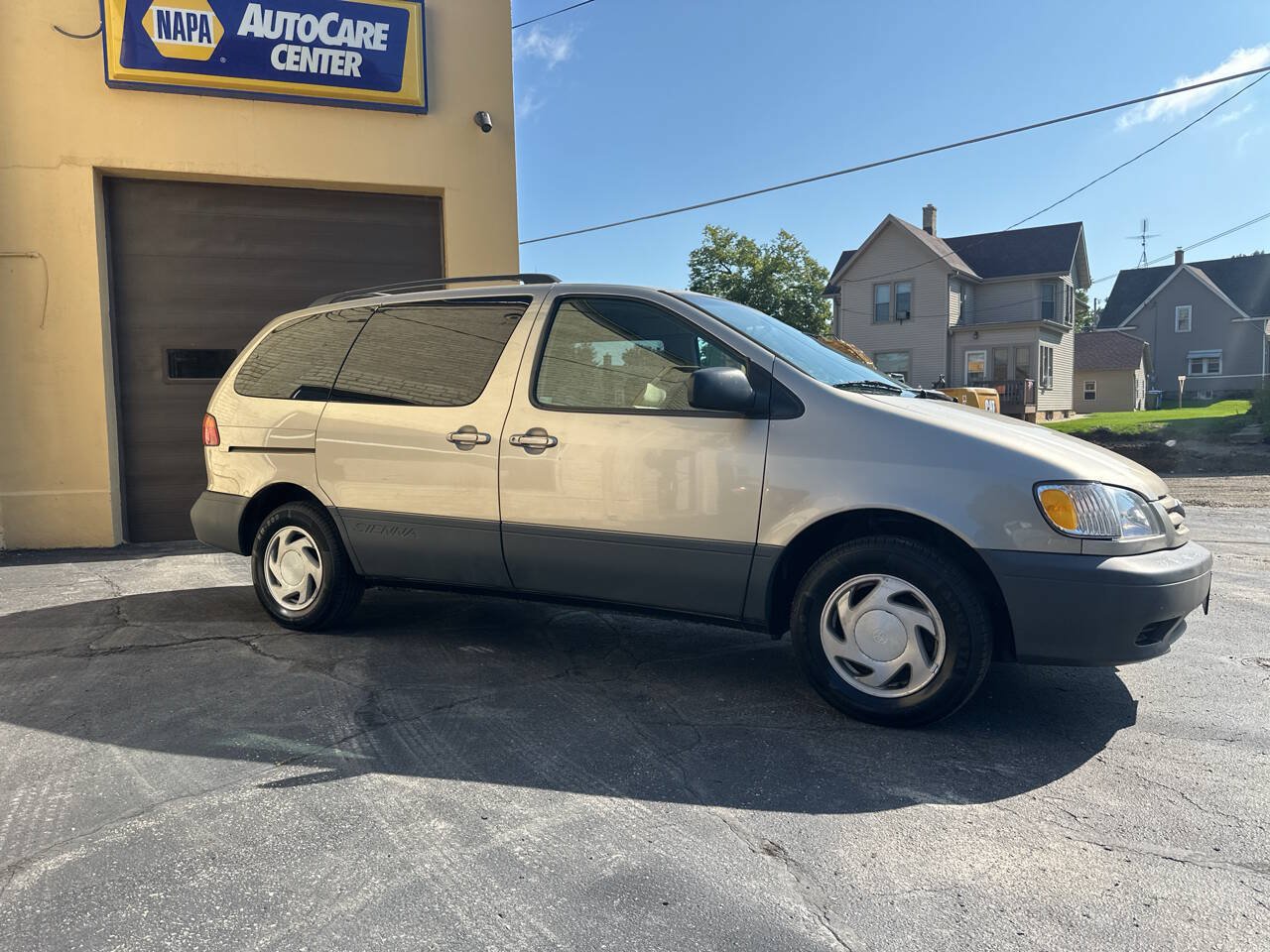 Used 2001 Toyota Sienna LE w/ LE Upgrade Pkg 2 FWD image 4