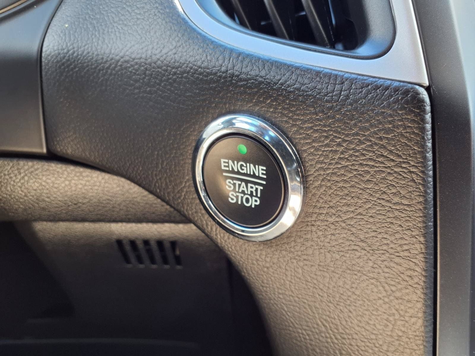 Used 2024 Ford Edge SEL AWD/4WD image 11