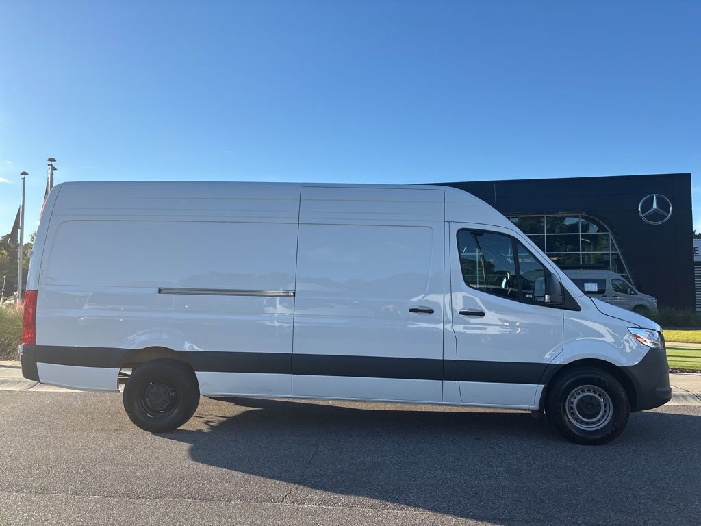 Used 2025 Mercedes-Benz Sprinter 2500 image 2