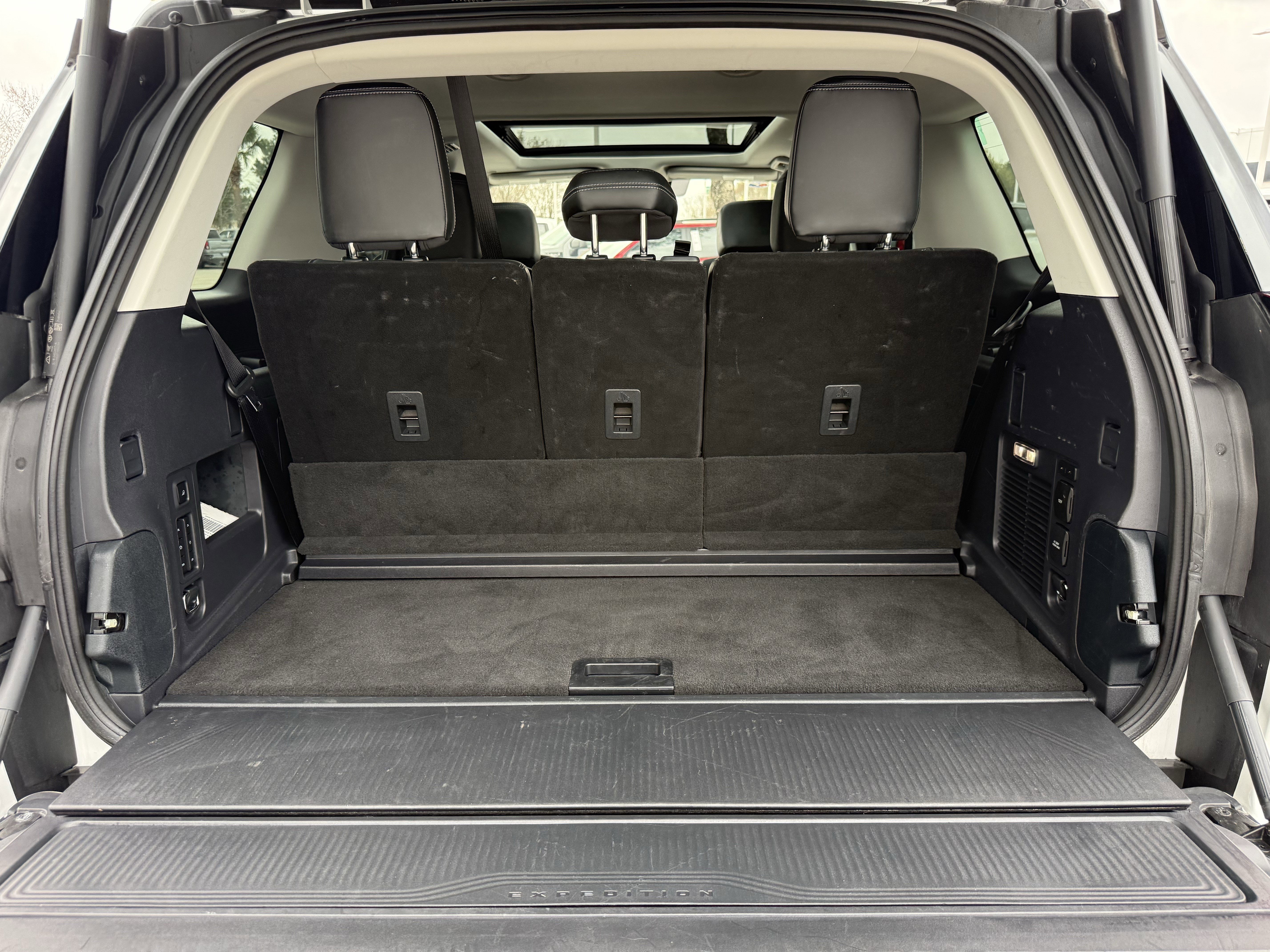 Used 2025 Ford Expedition Platinum image 34