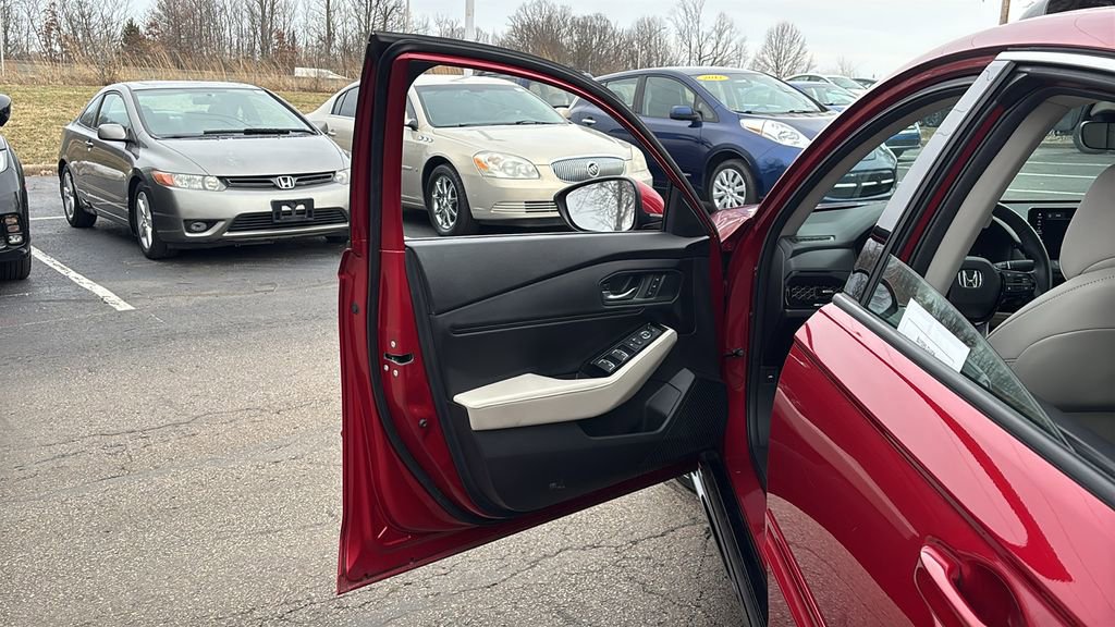 Used 2023 Honda Accord Touring image 11
