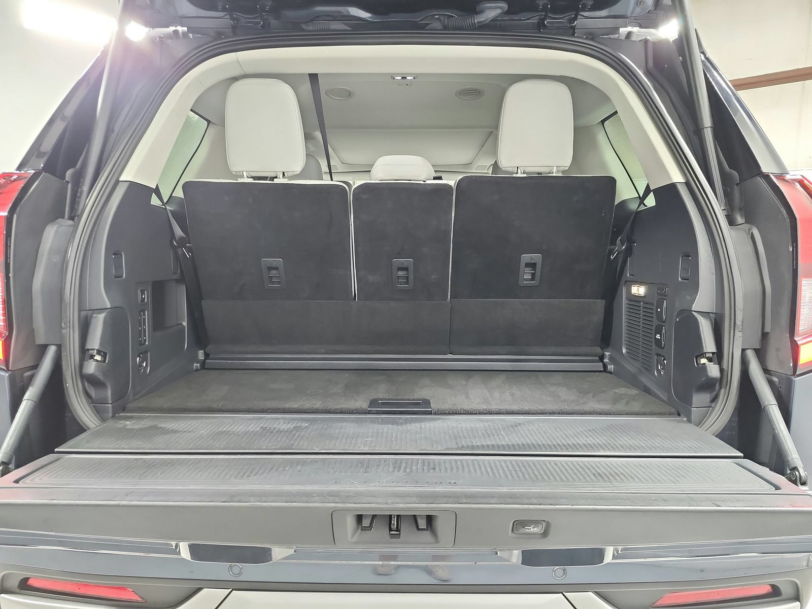 Used 2025 Ford Expedition Platinum w/ Driver's Package AWD/4WD image 63