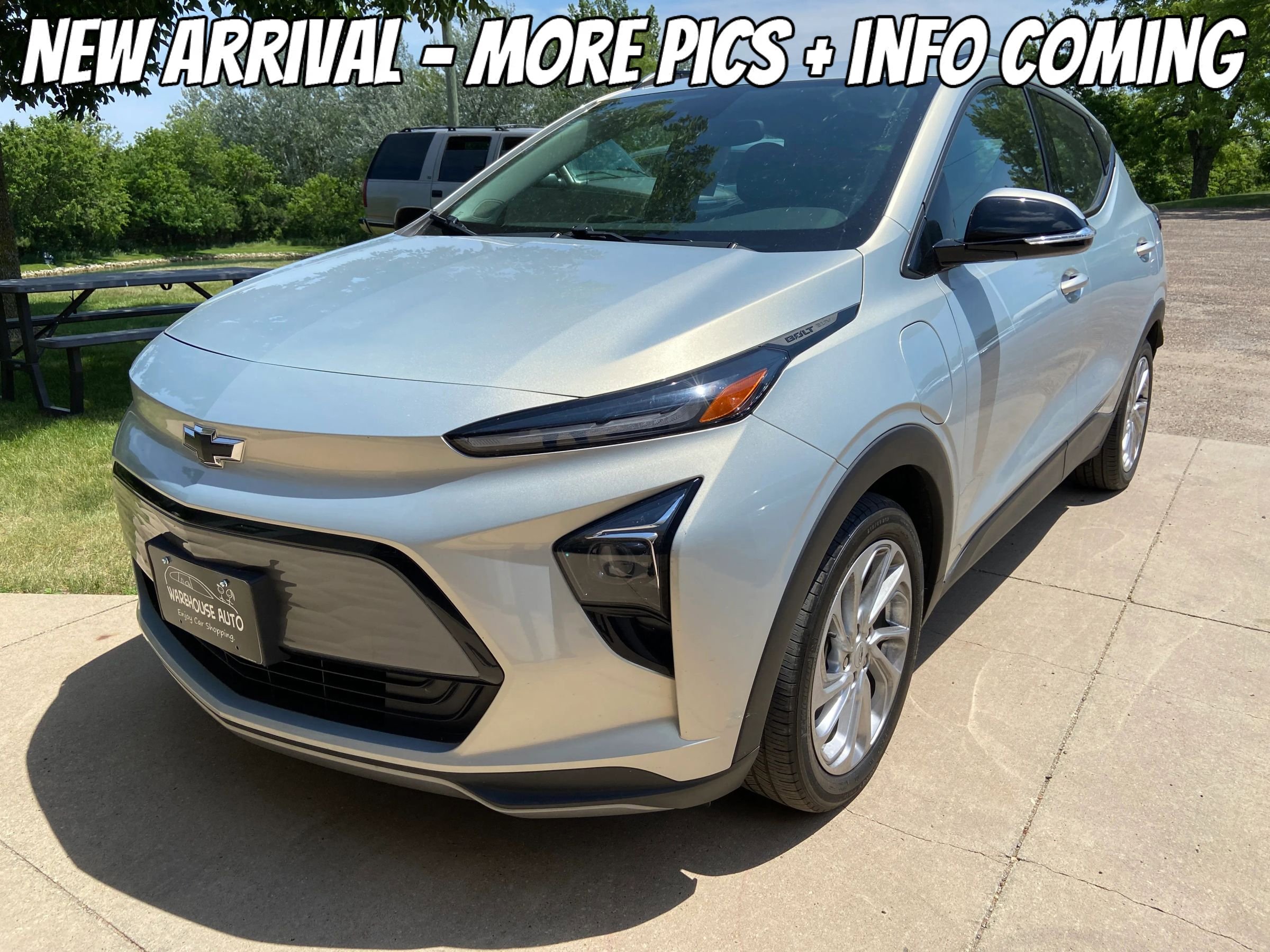 Used 2022 Chevrolet Bolt EUV LT w/ Comfort Package FWD image 1