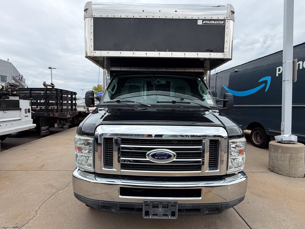 Used 2016 Ford E-450 and Econoline 450 Super Duty RWD image 2