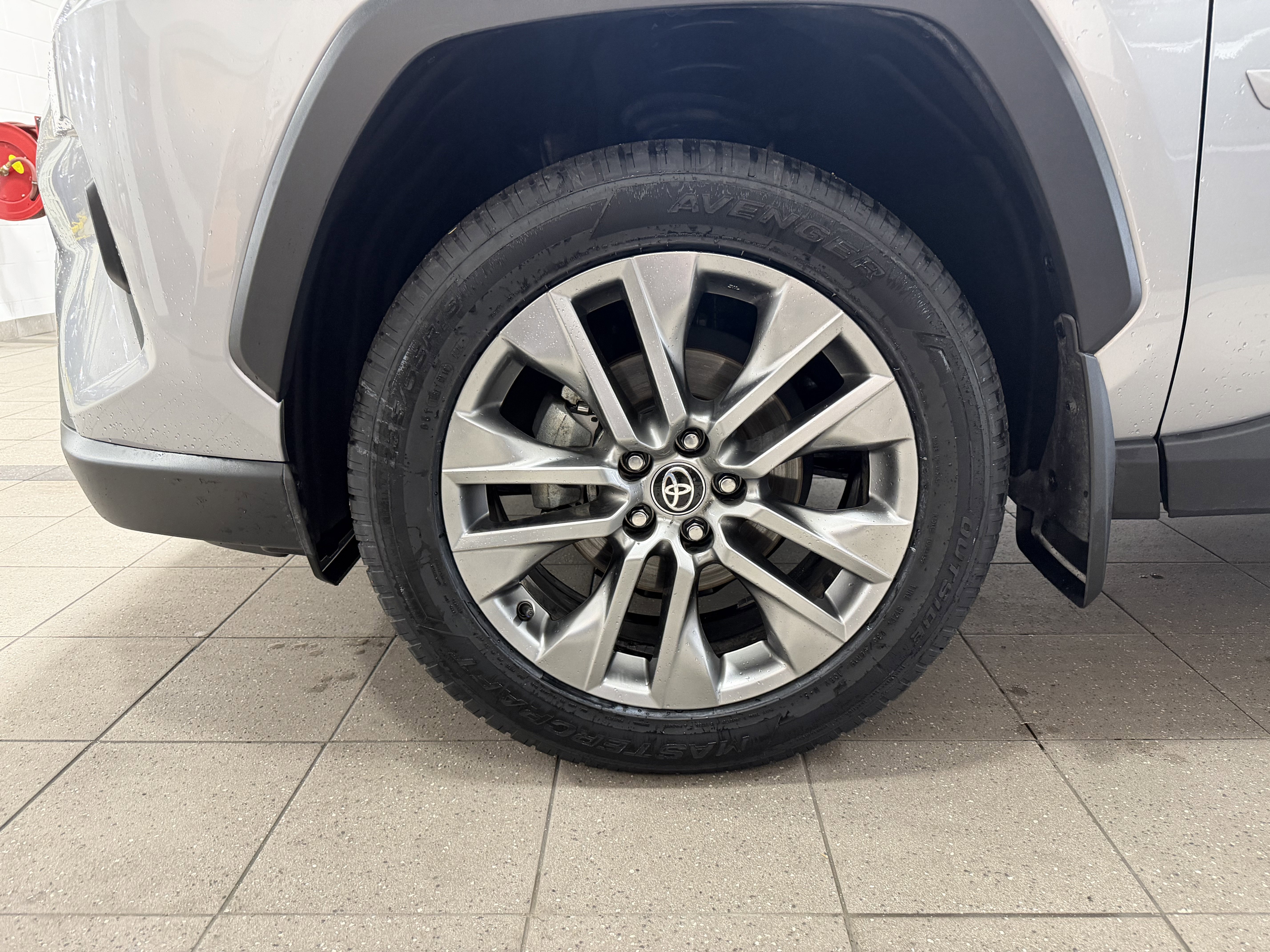 Used 2025 Toyota RAV4 XLE Premium image 5