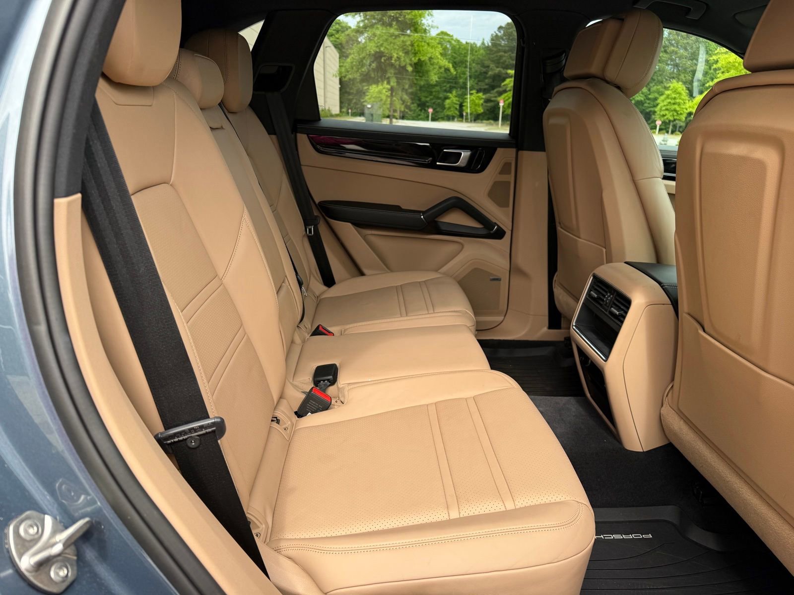 Used 2019 Porsche Cayenne S w/ Premium Package AWD/4WD image 39