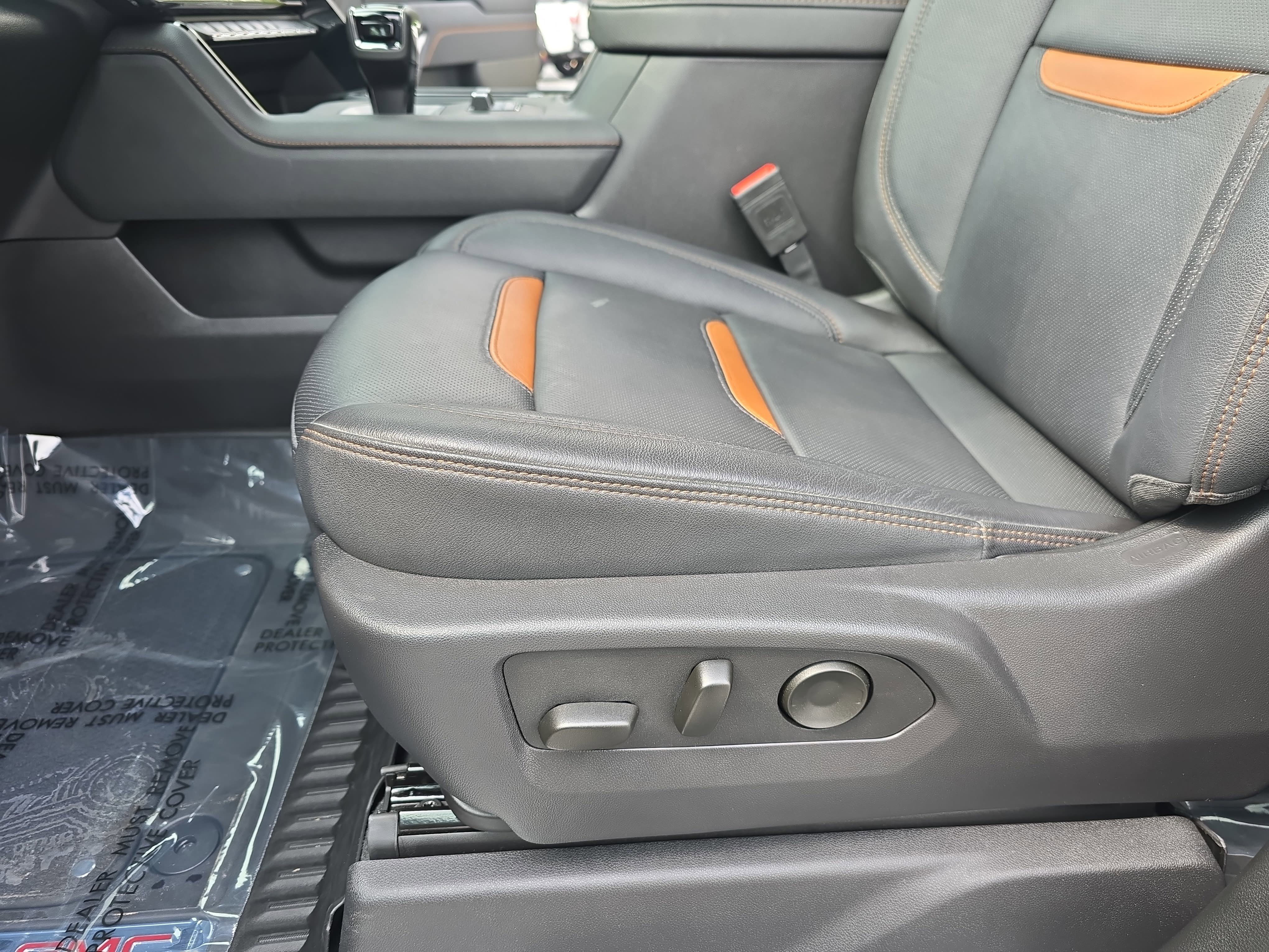 Used 2025 GMC Sierra 1500 AT4 w/ AT4 Premium Package AWD/4WD image 31