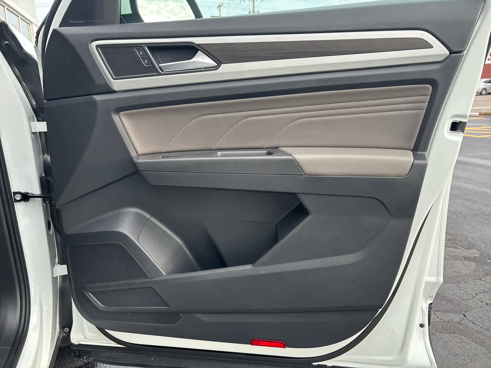 Used 2023 Volkswagen Atlas SE image 41