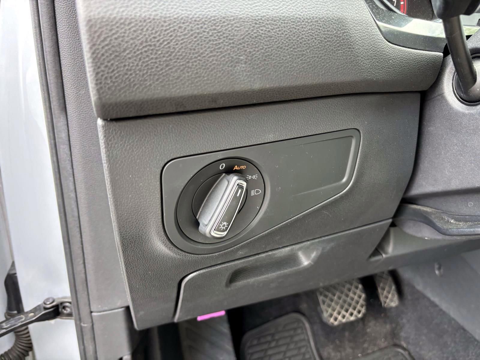 Used 2018 Volkswagen Tiguan SE w/ Panoramic Sunroof Package image 14