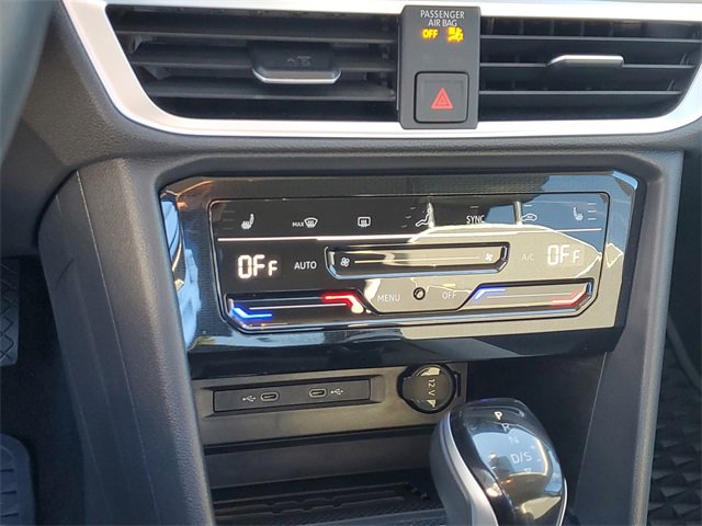 Used 2025 Volkswagen Taos SE image 20