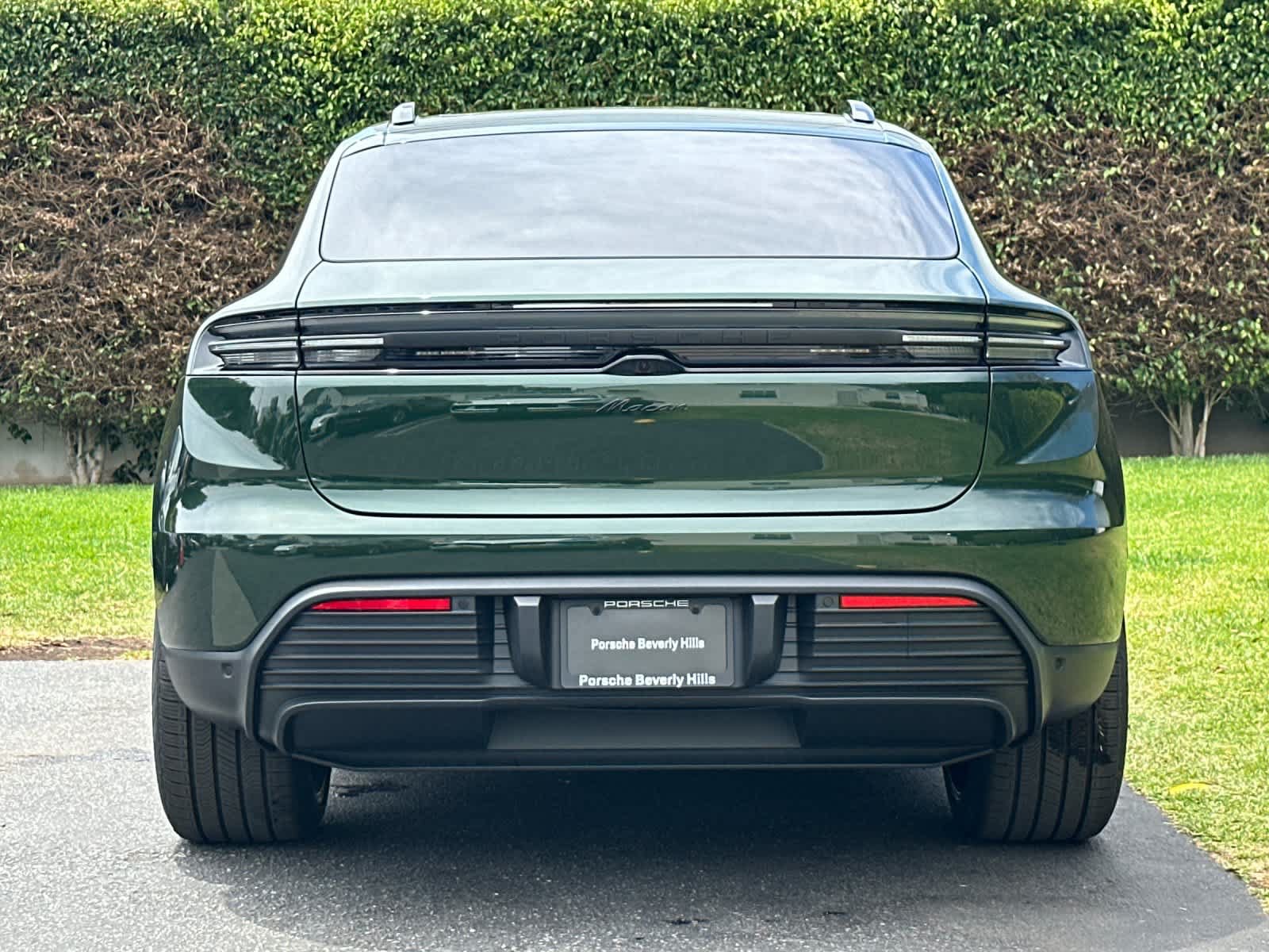 New 2026 Porsche Macan Electric RWD image 7