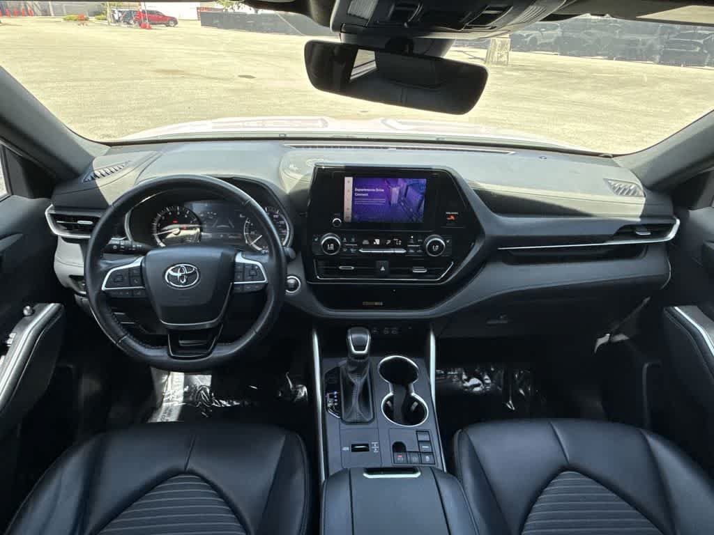 Used 2024 Toyota Highlander XSE FWD image 24