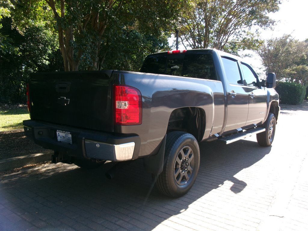 Used 2011 Chevrolet Silverado 2500 LTZ w/ LTZ Plus Package AWD/4WD image 6