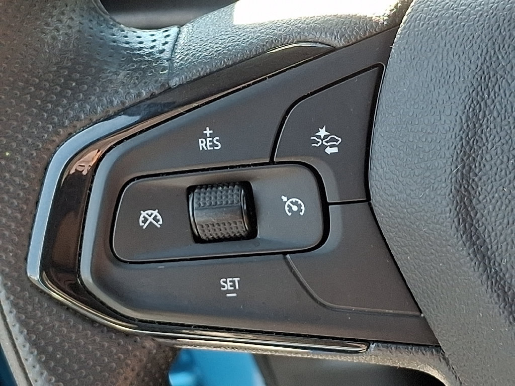 Used 2025 Chevrolet Trax LT FWD image 20
