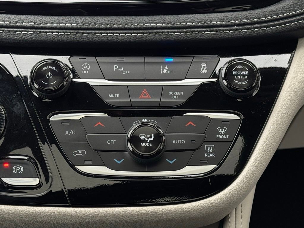 Used 2024 Chrysler Pacifica Limited image 42