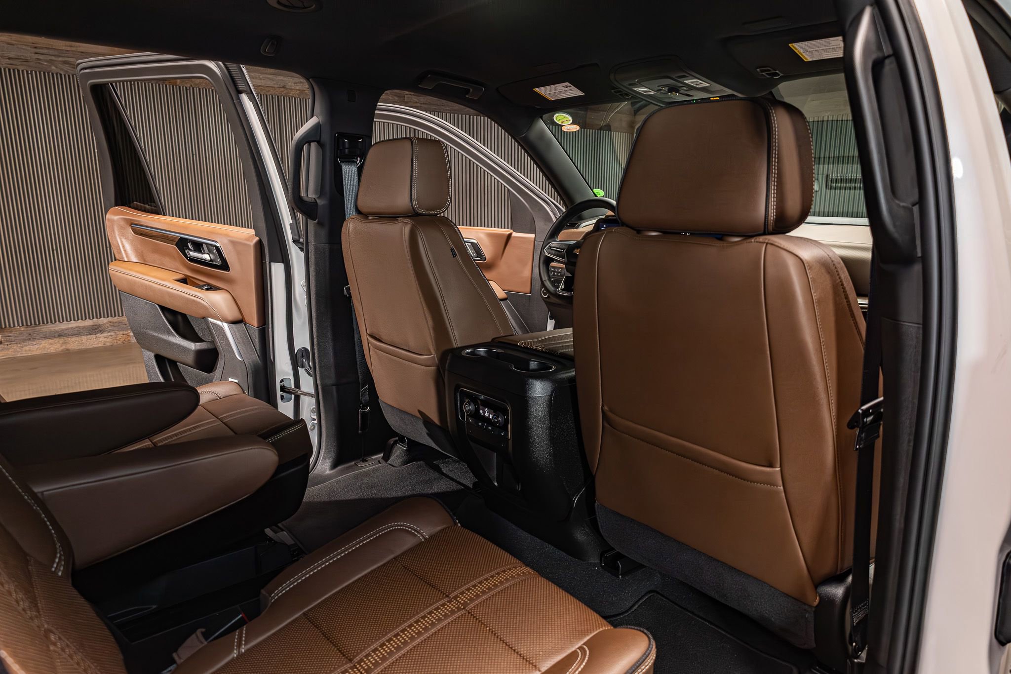 Used 2025 Chevrolet Tahoe High Country AWD/4WD image 26
