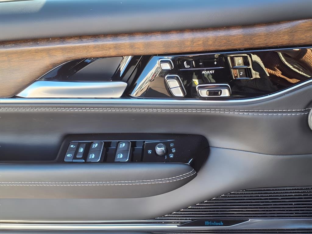 New 2025 Jeep Grand Wagoneer Base w/ 8-Passenger Seating Package image 18