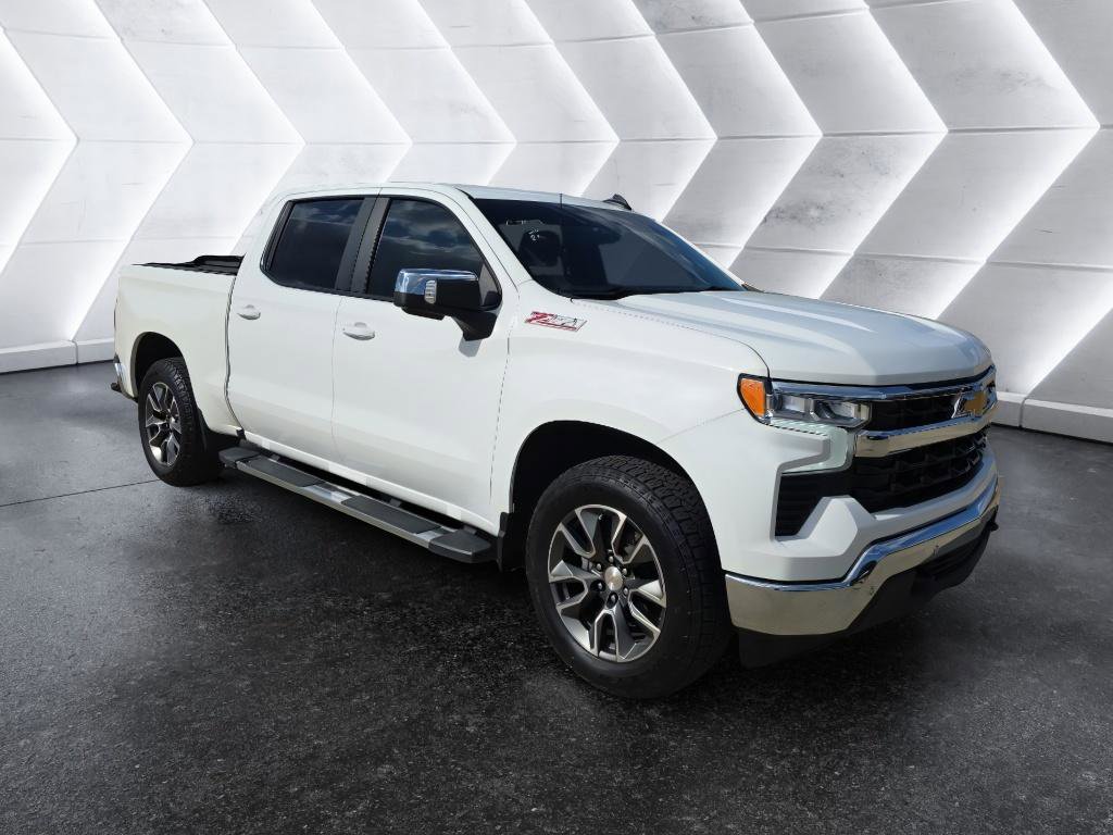 Used 2025 Chevrolet Silverado 1500 LT image 3