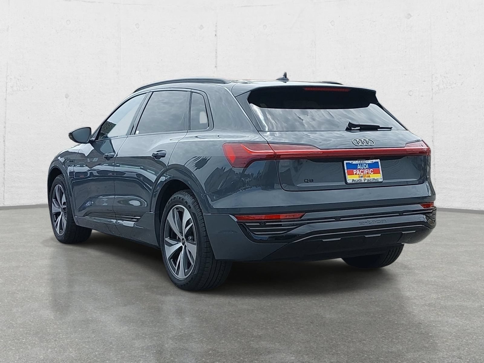 Used 2024 Audi Q8 e-tron Premium AWD/4WD image 7
